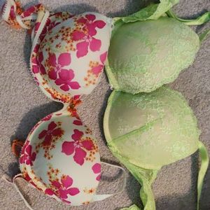 Victoria secrets bra x2
